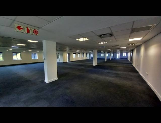 1,425M² OFFICE TO LET IN BRYANSTON